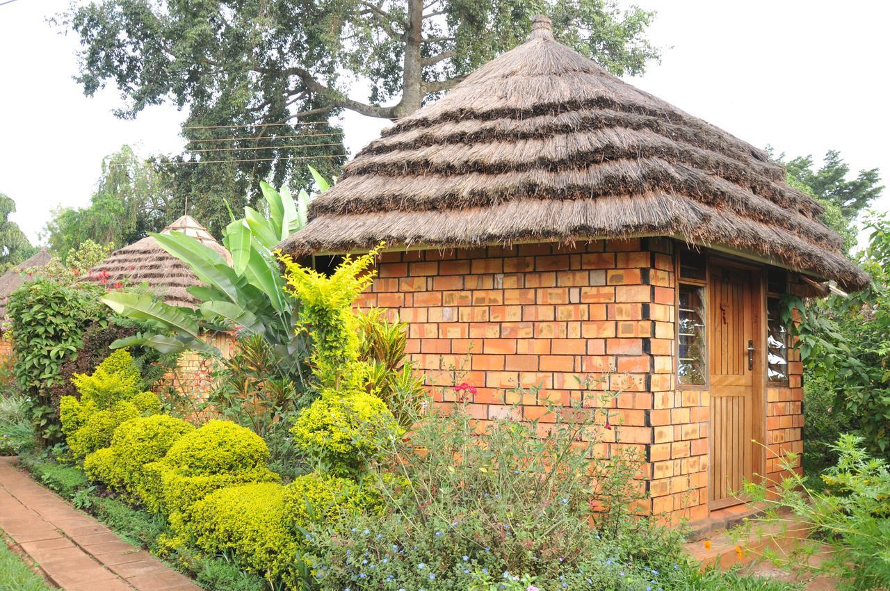 New Court View Hotel Masindi Kültér fotó