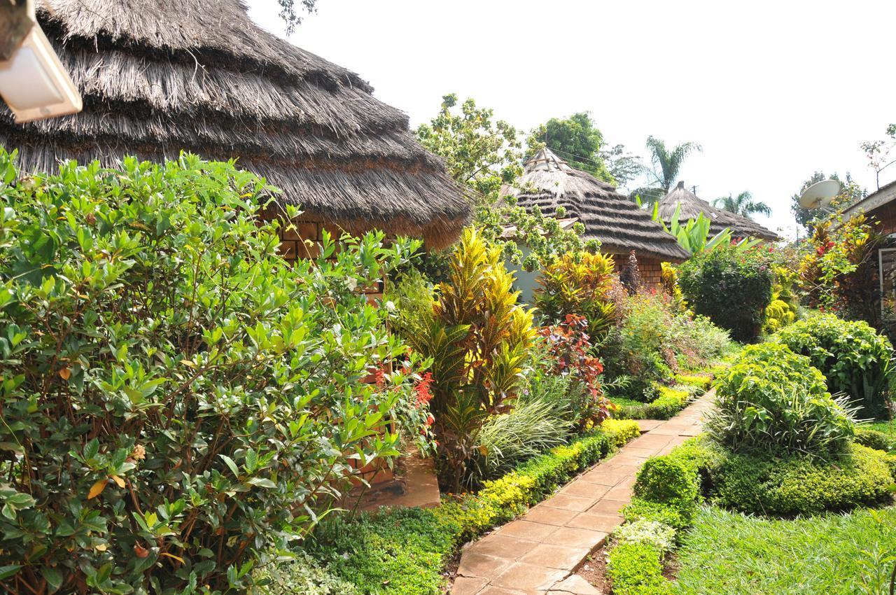 New Court View Hotel Masindi Kültér fotó