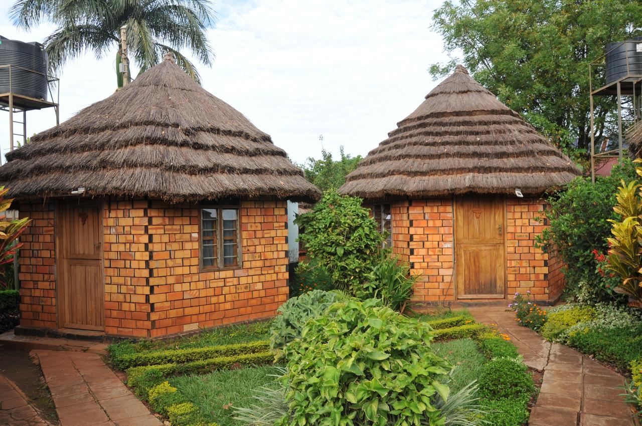 New Court View Hotel Masindi Kültér fotó