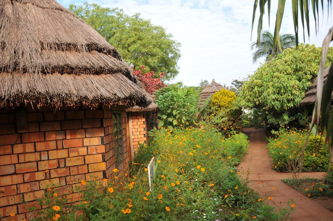 New Court View Hotel Masindi Kültér fotó