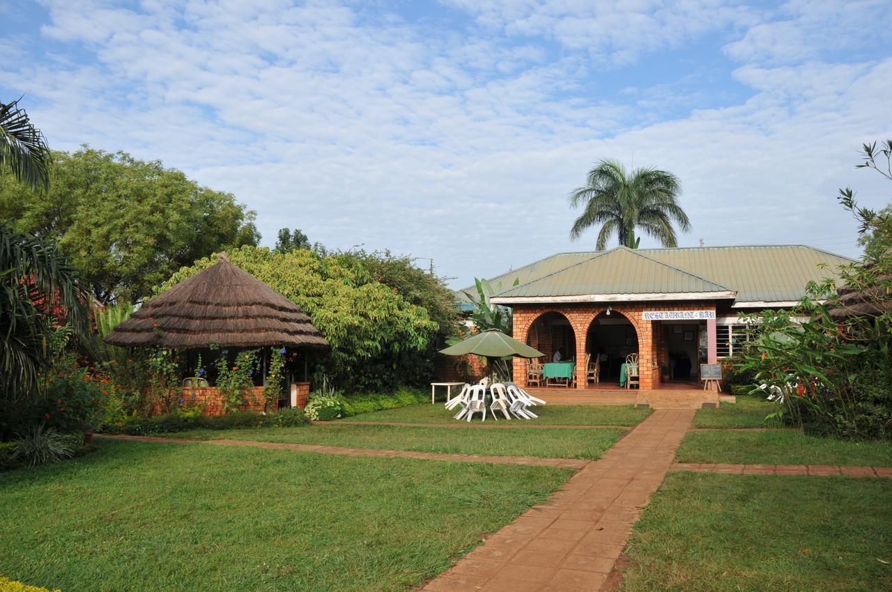 New Court View Hotel Masindi Kültér fotó