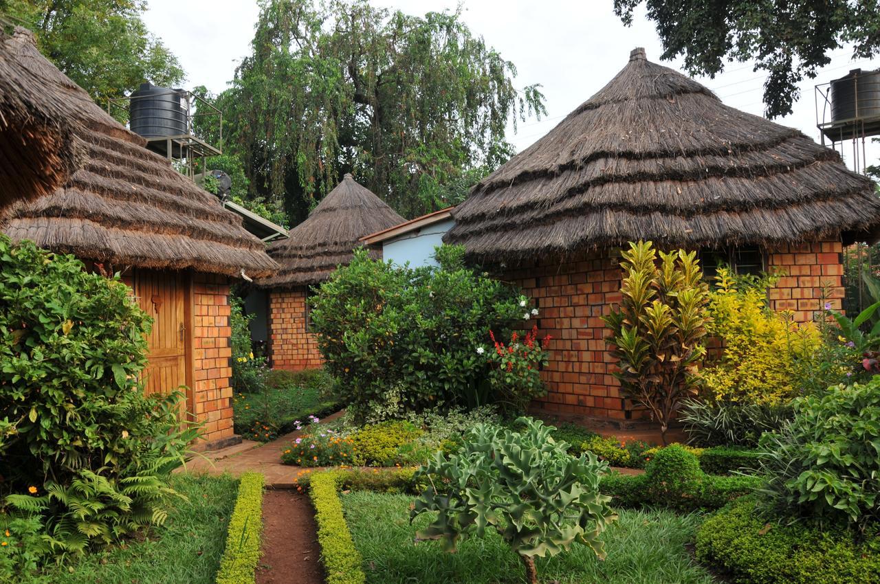 New Court View Hotel Masindi Kültér fotó